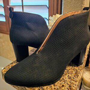 Journee Bellamy Bootie, Size 10, Black